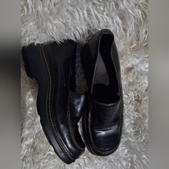 Clarks Black Leather Slip-On Loafers with Chunky Sole - Picture 6 of 11
